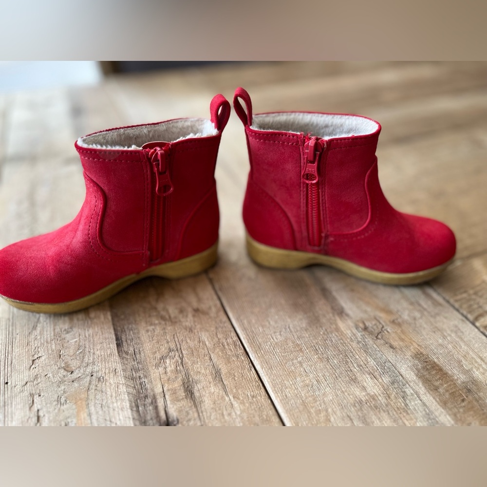 SZ 7 adorable toddler booties - excellent used condition, worn handful of times